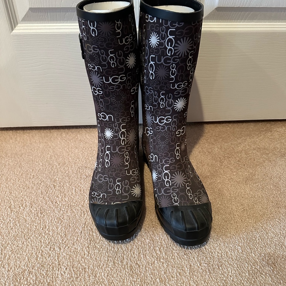 UGG Black and Gray Graphic Rain Boots